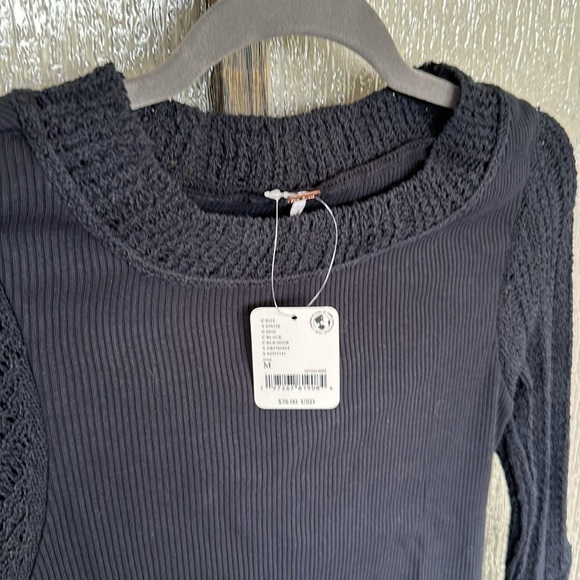 Free People (Revolve) Cuffing Season Top in Black size Medium. NWT sold out size - Picture 5 of 8